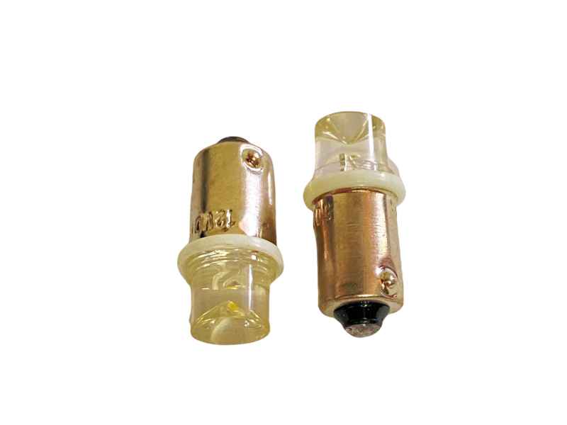 Диодна лед крушка с цокъл 12V бял